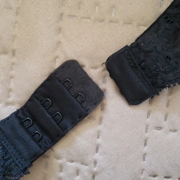 Victoria's Secret Pink and Black Lace Demi Bra - Picture 7 of 9